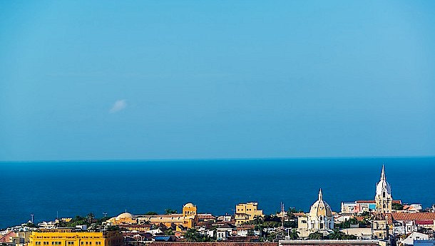 View of the historic center of Cartagena, Colombia with the Caribbean Sea visible in the background . Photo: Jess Kraft | shutterstock.com
