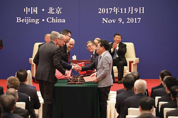 Walker peeks out for a photo during the signing of the LNG pipeline agreement in front of the presidents of the U.S. and China. Photo: Office of the Governor