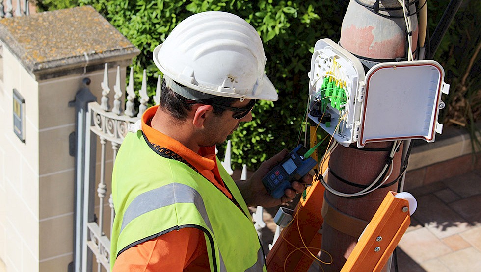 A GO installer testing the fibre connection from the GO network to the customer’s home. Photo: GO